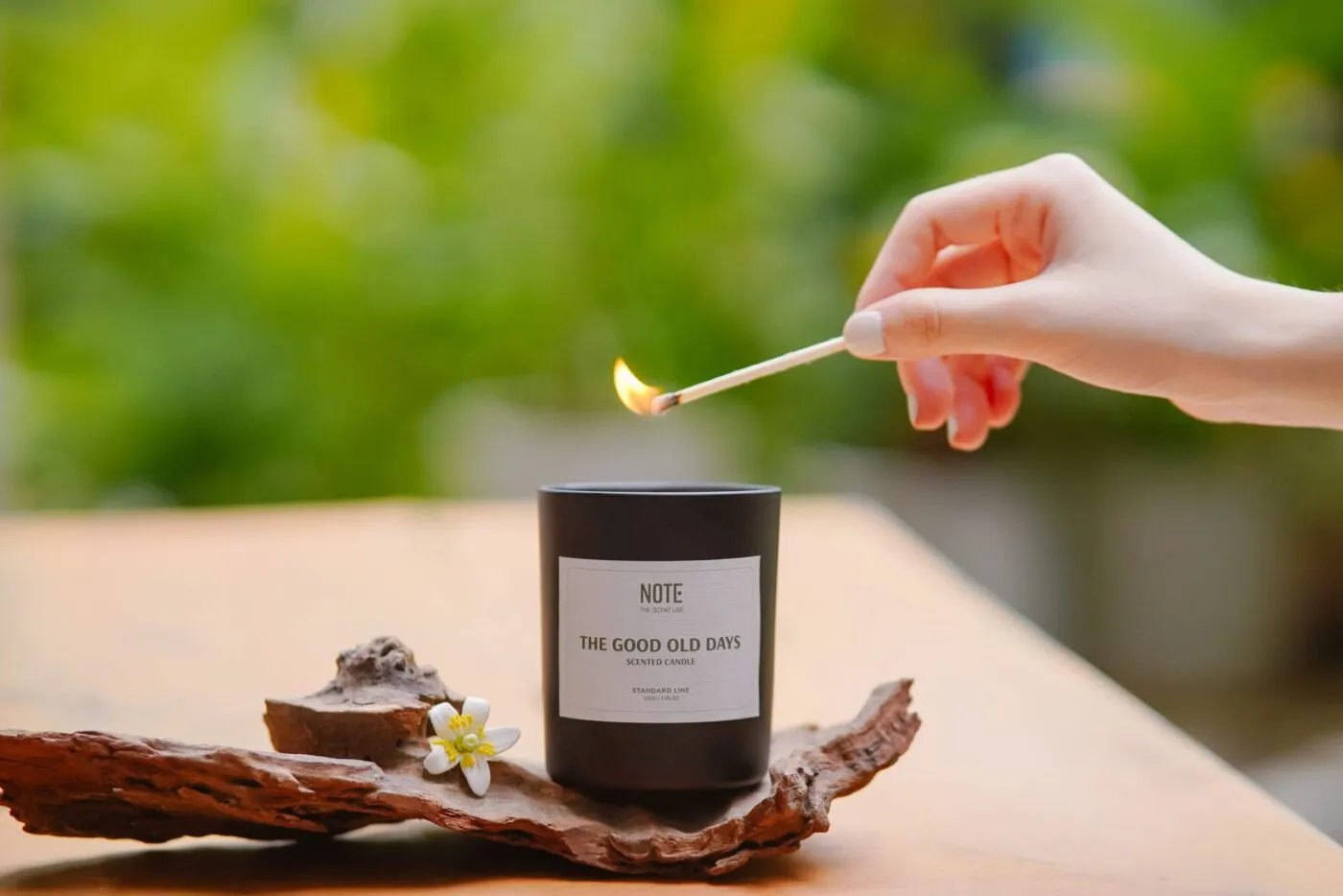 Hướng Dẫn Cách Sử Dụng Nến Thơm Đúng Cách – Bí Quyết Đốt Nến An Toàn Và Tinh Tế