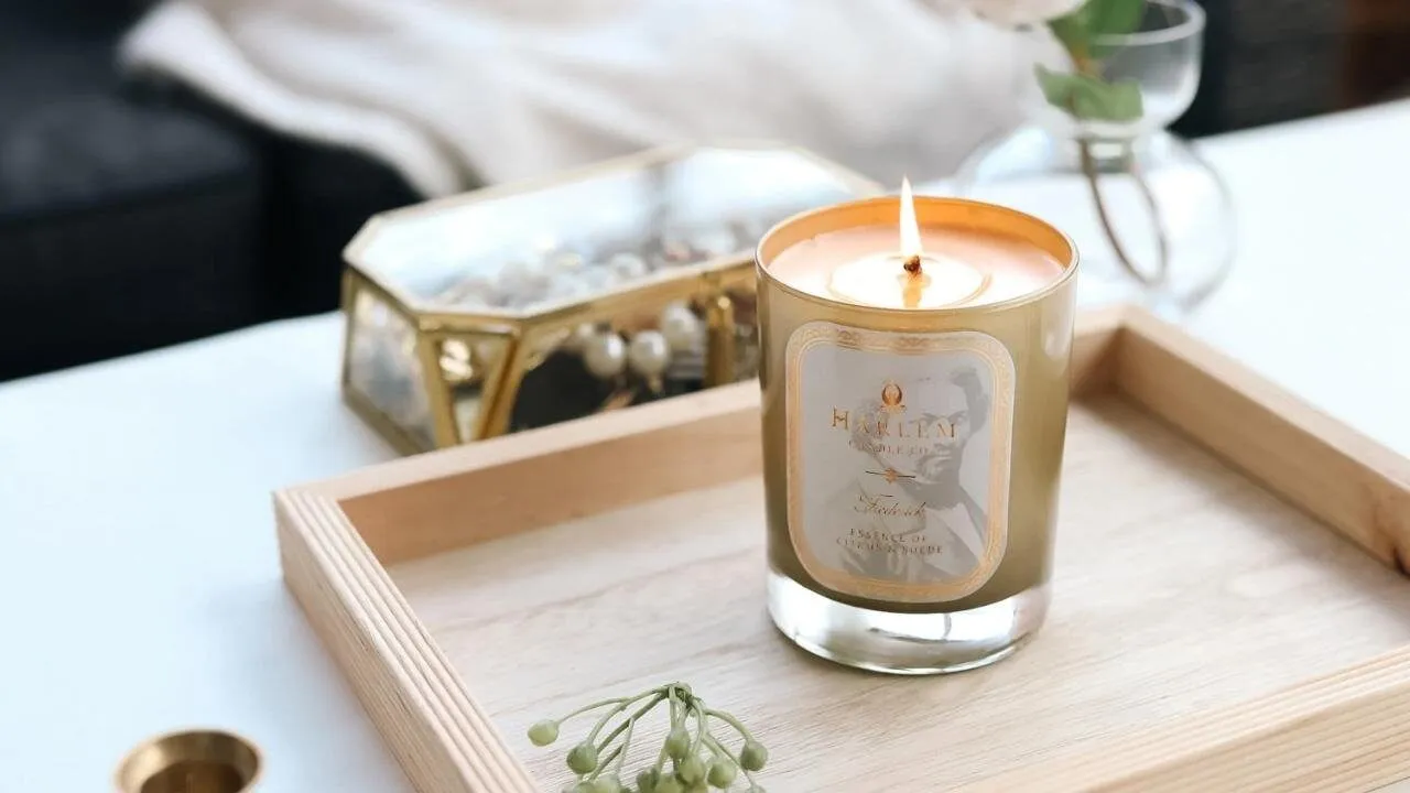 Đốt Nến Thơm Trong Phòng Máy Lạnh Liệu Có Hại? Bí Quyết Sử Dụng Đúng Cách